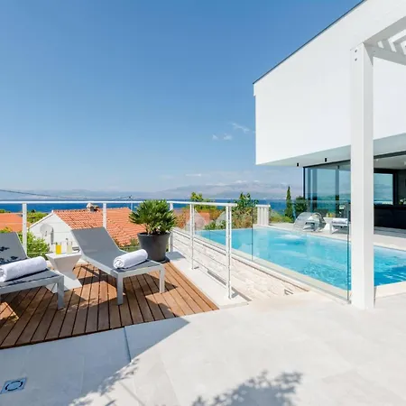 ヴィラ Luxury Ourea Heated Pool スティヴァン