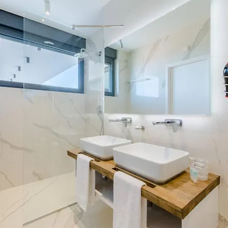 Luxury Ourea Heated Pool ヴィラ