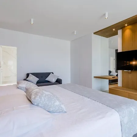 ヴィラ Luxury Ourea Heated Pool