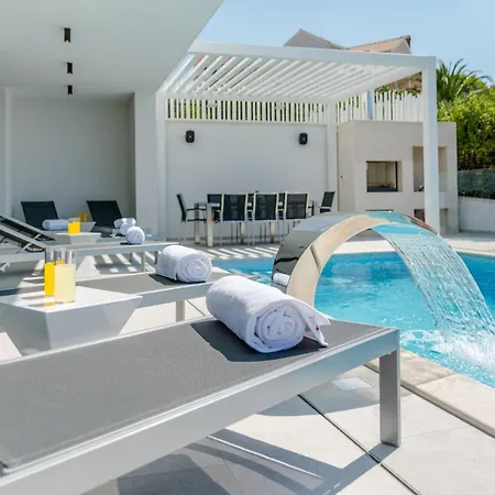 Luxury Ourea Heated Pool スティヴァン