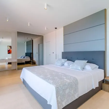 Luxury Ourea Heated Pool * Sutivan