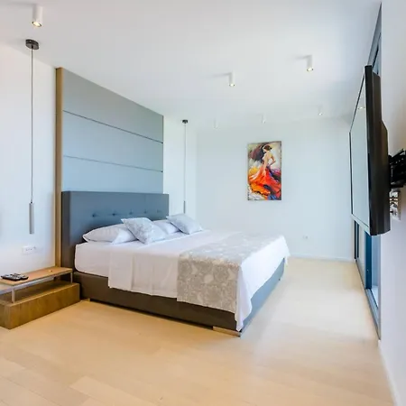 Luxury Ourea Heated Pool Villa