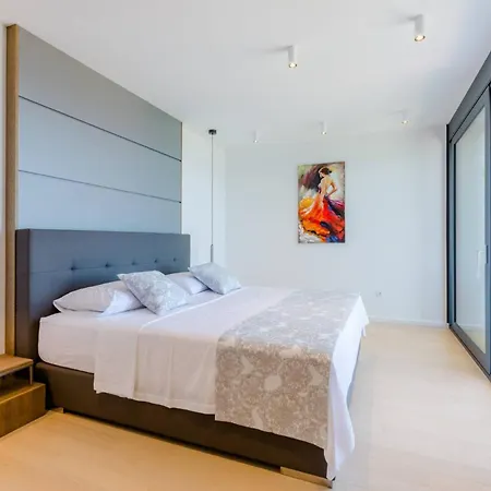 Luxury Ourea Heated Pool Villa Sutivan