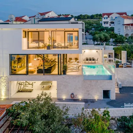 Luxury Ourea Heated Pool *