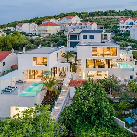 Villa Luxury Ourea Heated Pool Sutivan