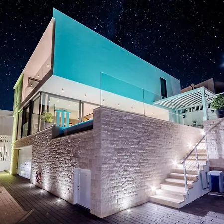 וילה Luxury Ourea Heated Pool *