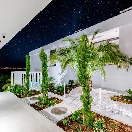 Luxury Ourea Heated Pool Villa *
