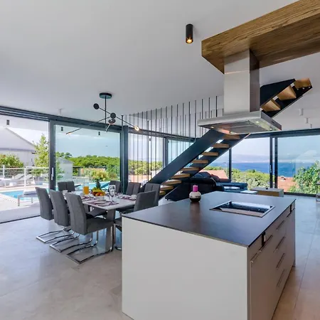וילה Luxury Ourea Heated Pool סוטיבאן