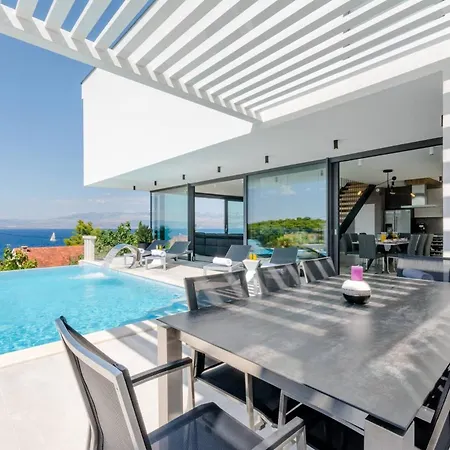 Luxury Ourea Heated Pool Villa Sutivan
