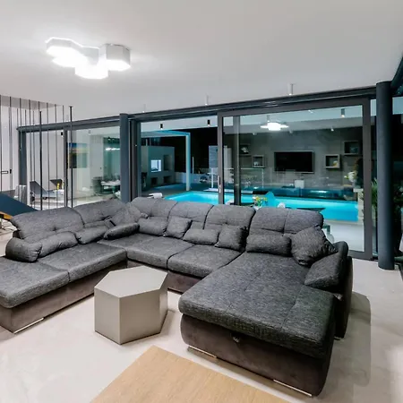 Luxury Ourea Heated Pool *