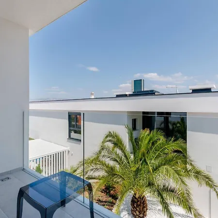 וילה Luxury Ourea Heated Pool *